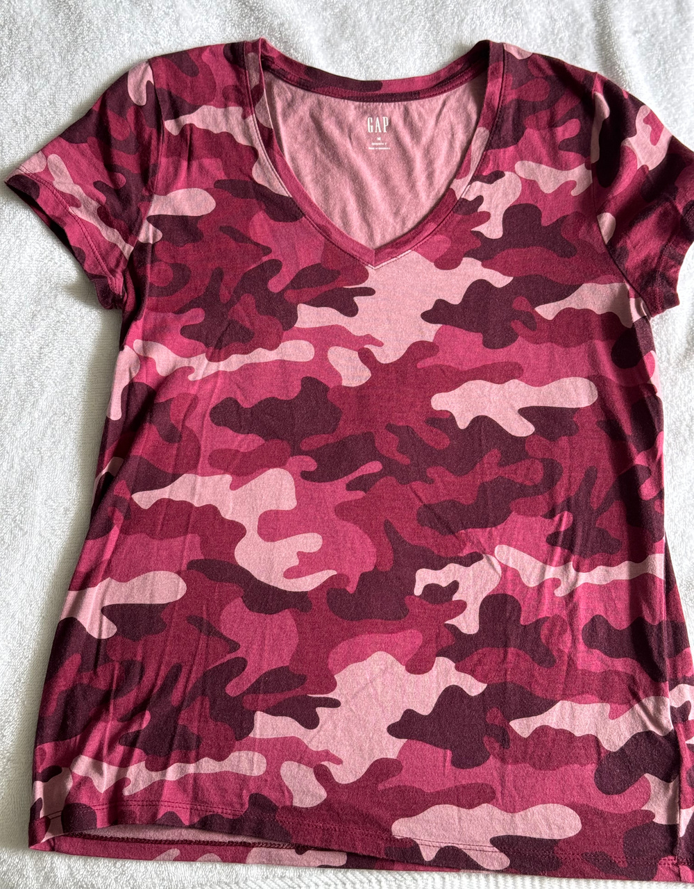 Gap Burgundy Camo V Neck T Shirt Favorite Tee Size M